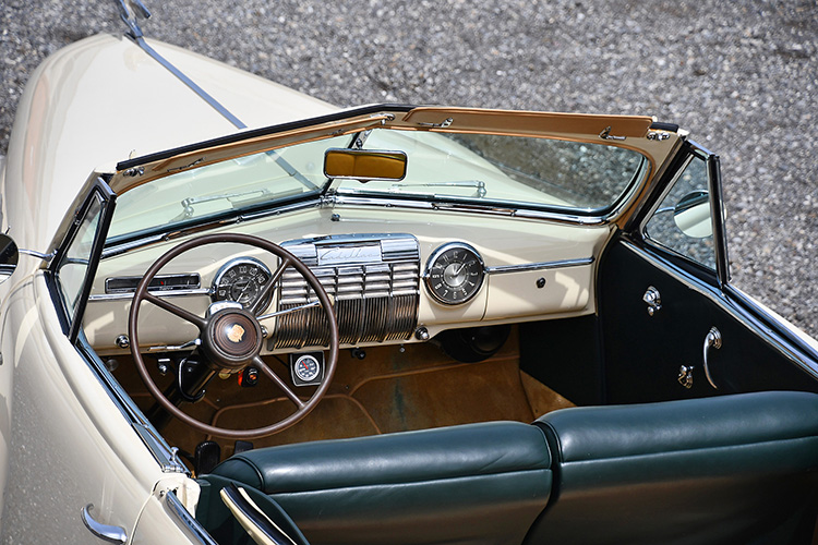 Cadillac Series 62 Convertible Coupe_50.JPG